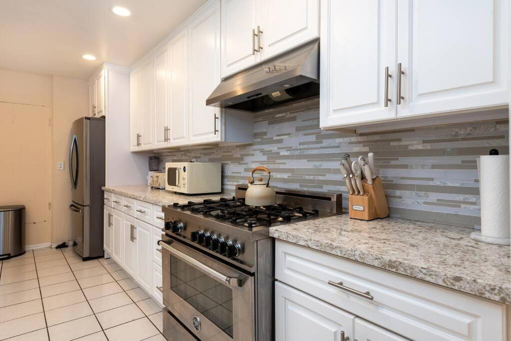 Luxury 3br House W/ Jacuzzi & Big Backyard! Appartement Los Angeles