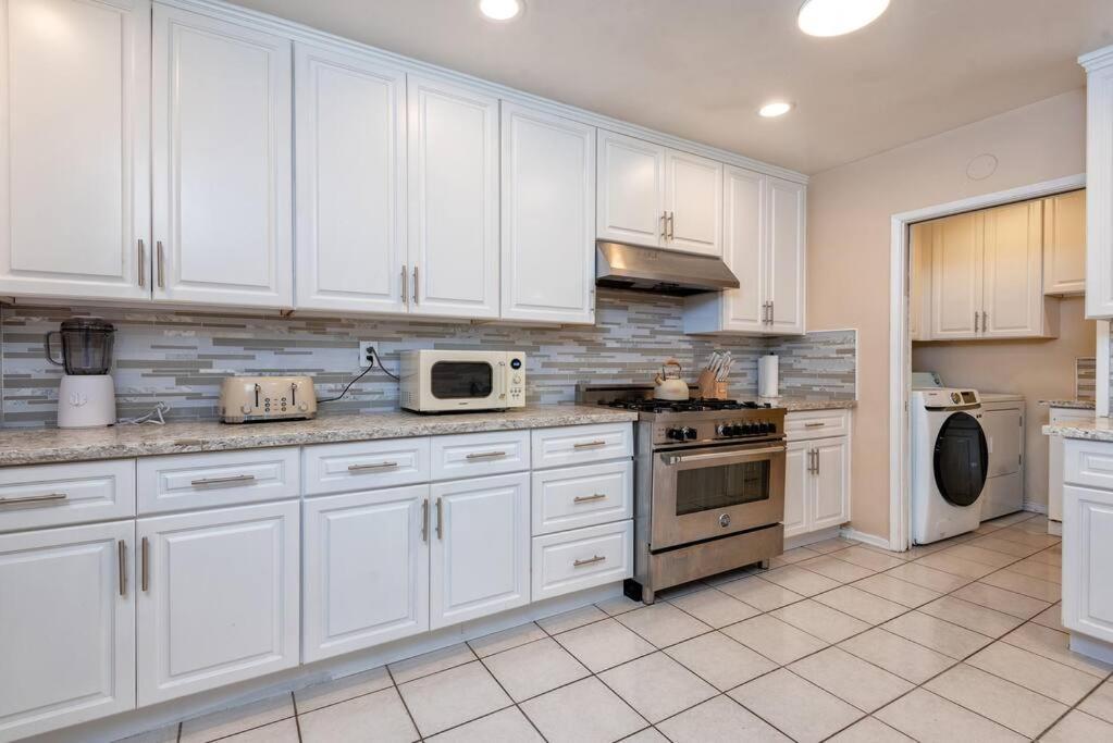 Luxury 3br House W/ Jacuzzi & Big Backyard! Appartement
